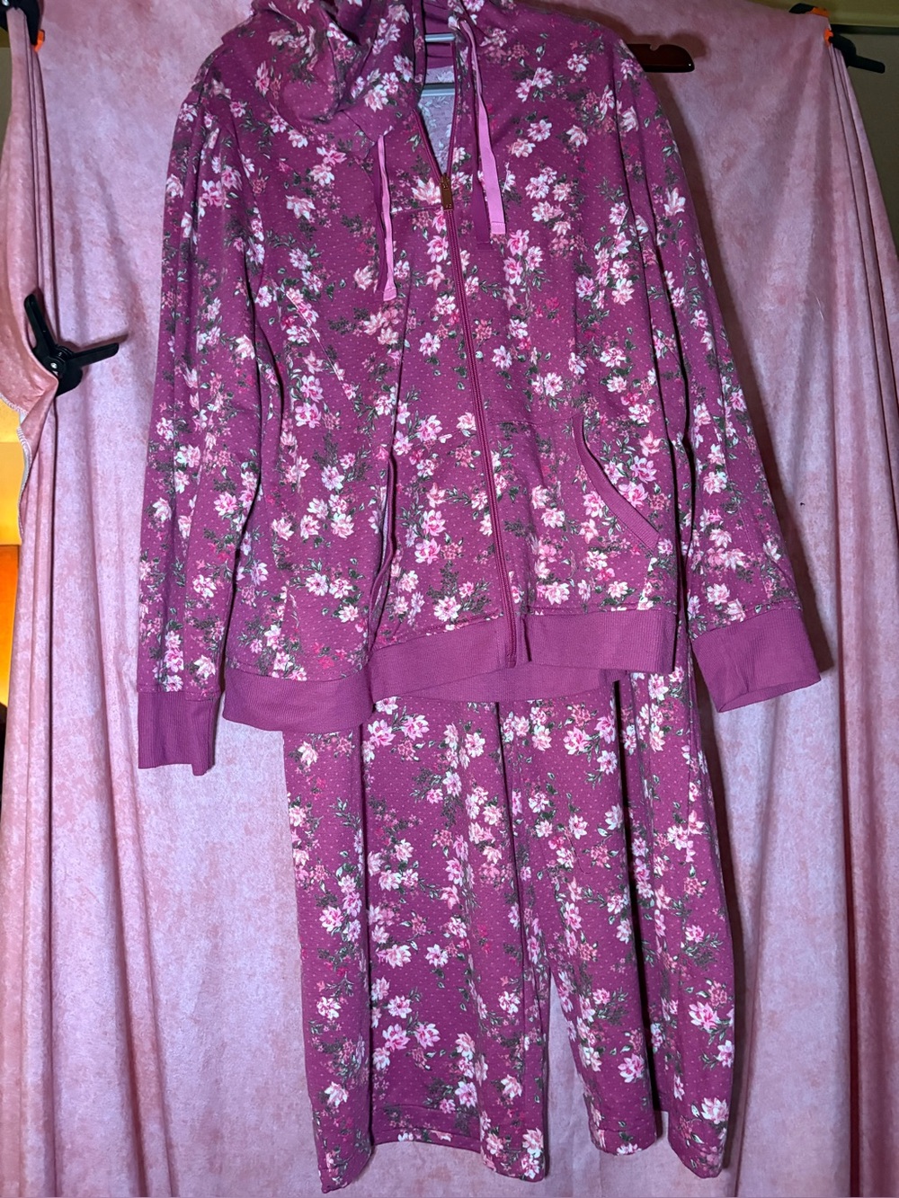 The Limited Floral Zipper Hoodie & Wide-Leg Pants Set in Dark Pink. Size 1X.